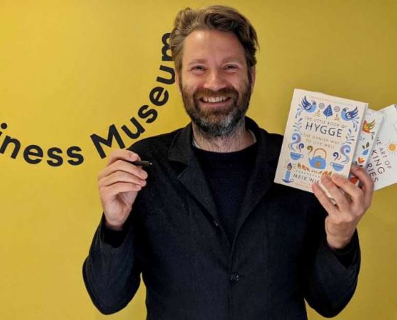 Dinamarqu&ecirc;s Meik Wiking d&aacute; a receita para as pessoas serem mais felizes