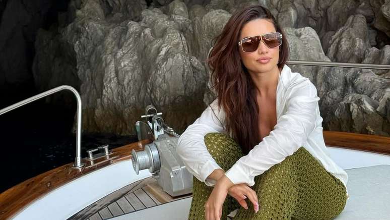 Juliette Freire, vencedora do BBB, aproveitando passeio em lancha na It&aacute;lia