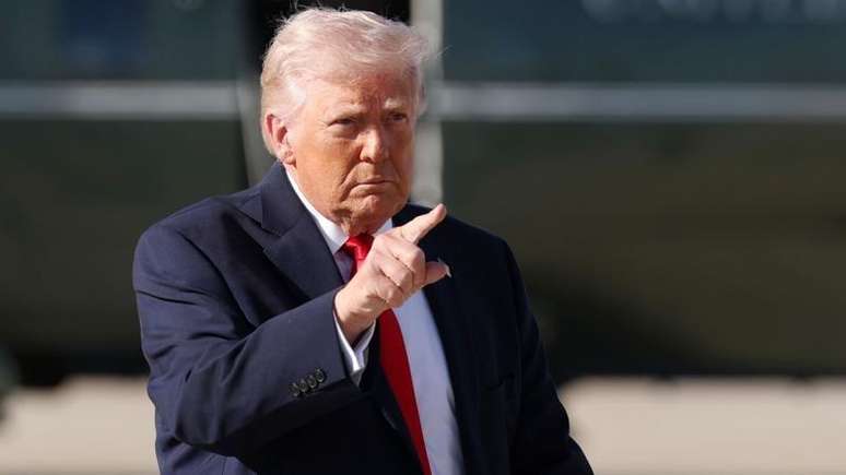 Trump disse &agrave; BBC que o governo do Ir&atilde; est&aacute; "louco para fazer um acordo"