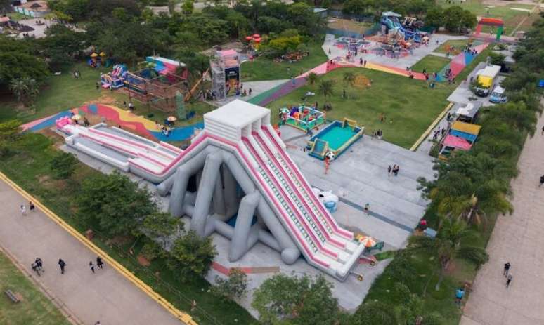 Fam&iacute;lia no Parque no Villa-Lobos &eacute; op&ccedil;&atilde;o de passeio ao ar livre com as crian&ccedil;as no feriado