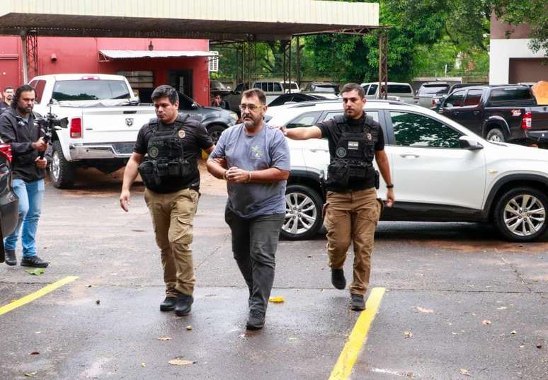 மார்கோஸ் ஒரு வணிக நிறுவனத்தை விட்டு வெளியேறும்போது சான் லோரென்சோவில் கைது செய்யப்பட்டார்