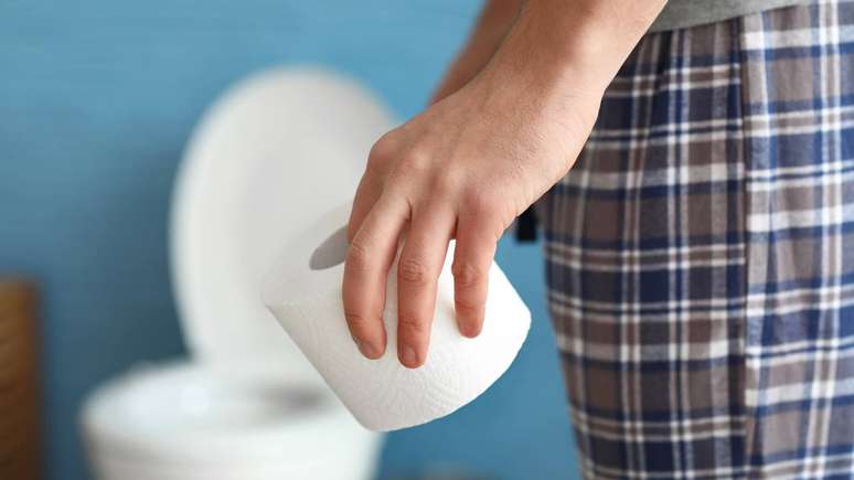 O h&aacute;bito de usar predominantemente papel higi&ecirc;nico ou &aacute;gua varia bastante entre pa&iacute;ses e regi&otilde;es &ndash; depositphotos.com / serezniy