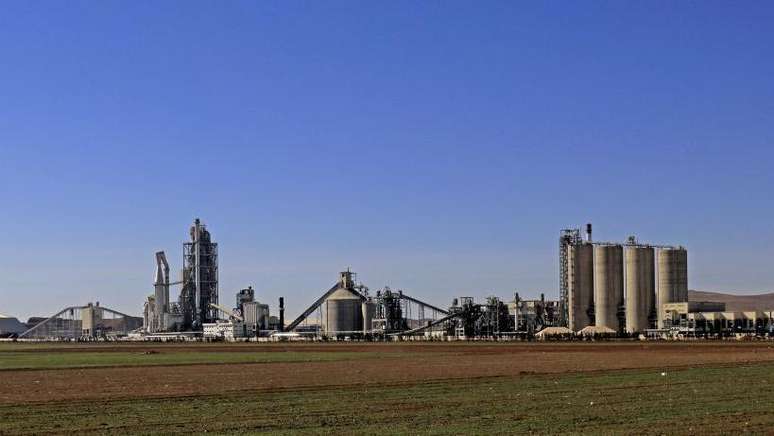 Vista da f&aacute;brica de cimento da Lafarge Cement Syria (LCS) em Jalabiya, no norte da S&iacute;ria