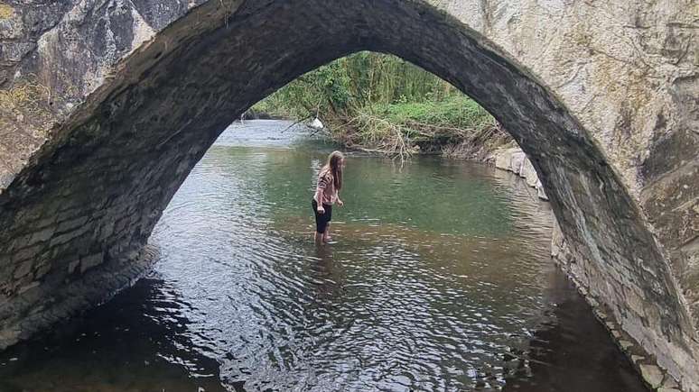 Evie fez a descoberta perto da Dipping Bridge, em Merthyr Mawr, Pa&iacute;s de Gales