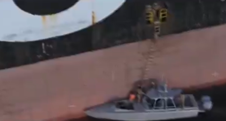 Marinha do Ir&atilde; divulga v&iacute;deo em que diz apreender embarca&ccedil;&otilde;es no Estreito de Ormuz; imagens foram compartilhadas por TV estatal iraniana