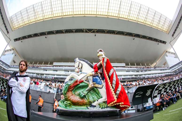 బ్రెజిల్‌లో, సావో జార్జ్ కొరింథియన్స్ సంప్రదాయంతో బలంగా ముడిపడి ఉన్నాడు