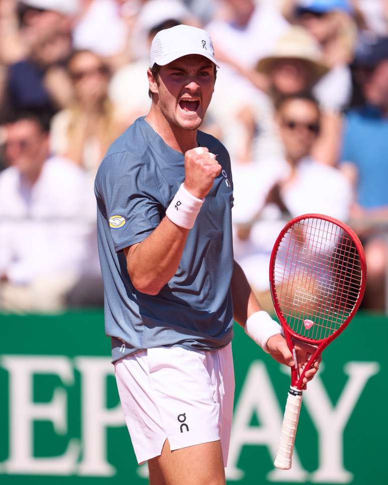 Jo&atilde;o Fonseca comemora ponteo em quadra 