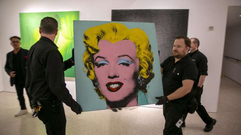 A pintura Shot Sage Blue Marilyn, de Andy Warhol, realizada em 1964, &eacute; exibida no showroom da Christie&rsquo;s em Nova York, no domingo, 8 de maio de 2022.