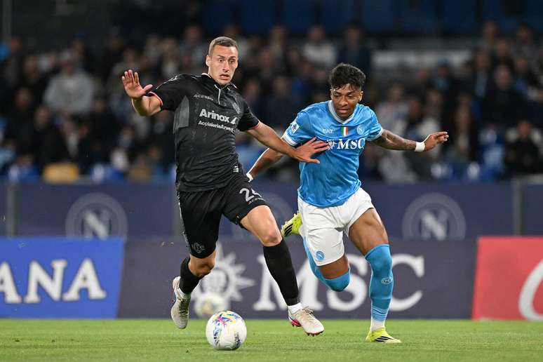 Alisson Santos foi titular e fez grande jogo pelo Napoli contra a Cremonese &ndash;