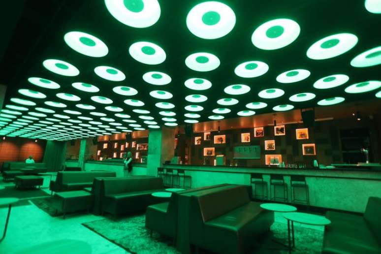 Formosa Hi-Fi, no centro: sistema cria 'bolhas de est&eacute;reo', para todos escutarem som no mesmo volume