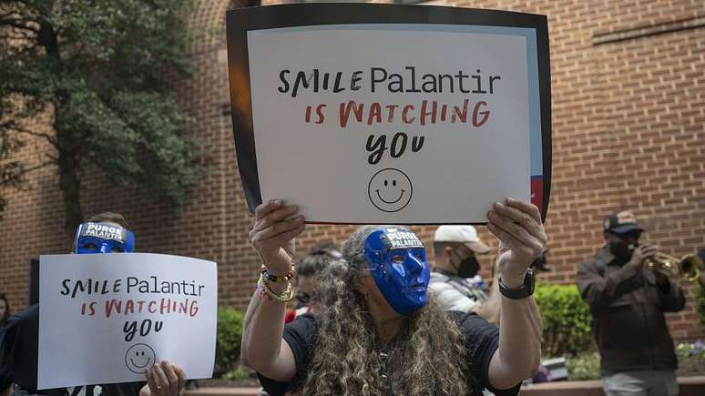 O poder das ferramentas da Palantir gerou protestos nos Estados Unidos