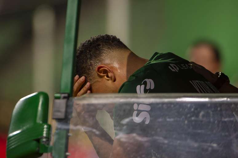 Vitor Roque, do Palmeiras, ter&aacute; de passar por cirurgia ap&oacute;s sofrer les&atilde;o no jogo de ida contra a Jacuipense, pela Copa do Brasil