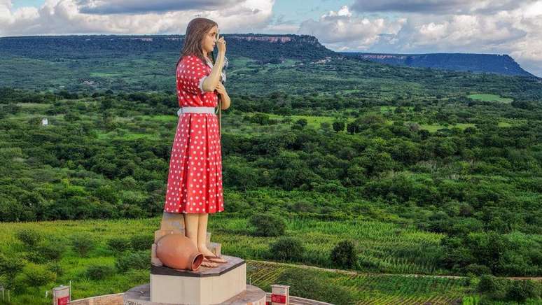Est&aacute;tua de Menina Benigna ser&aacute; inaugurada neste s&aacute;bado, 25, em Santana do Cariri (CE)