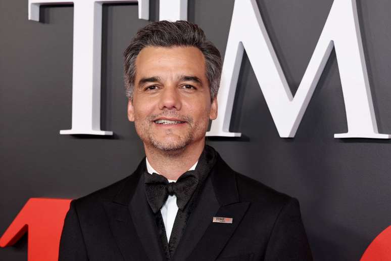 Wagner Moura posa para fotos no tapete vermelho