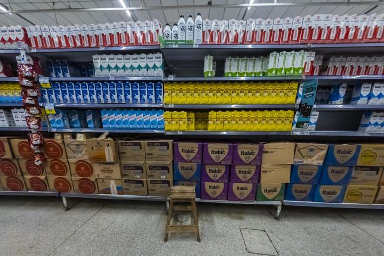 O leite longa vida (UHT), tornou-se um dos vil&otilde;es da infla&ccedil;&atilde;o no per&iacute;odo, com alta mensal de 4,46% devido ao in&iacute;cio da entressafra e ao aumento nos custos de produ&ccedil;&atilde;o