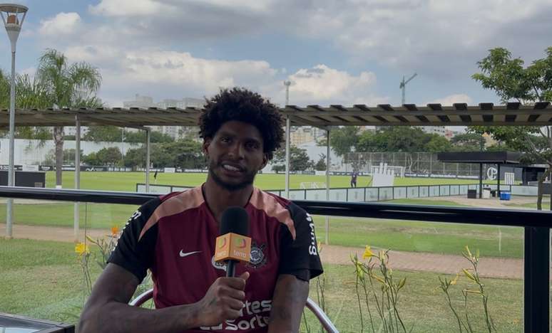 Hugo Souza conversa com o Terra