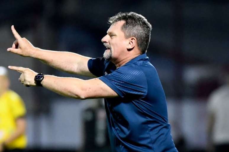 F&aacute;bio Matias &eacute; o t&eacute;cnico da Chapecoense &ndash;