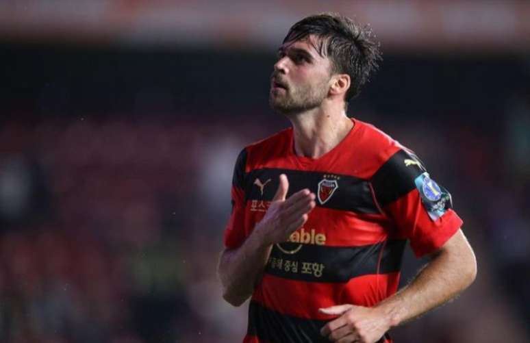 Zeca quando atuava pelo Pohang Steelers, da Coreia 