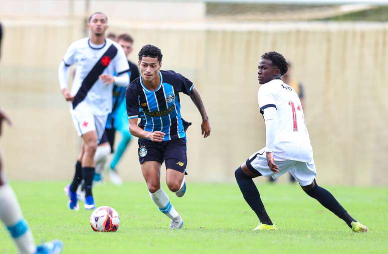 Gr&ecirc;mio vence o Vasco e encosta no G8 &ndash; ANGELO PIERETTI/GR&Ecirc;MIO