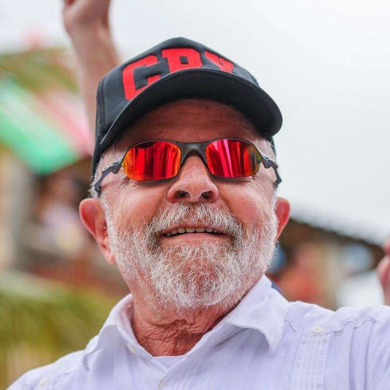 Lula, durante ato de campanha no Complexo do Alem&atilde;o, no Rio de Janeiro, em 2022, quando usou bon&eacute; com sigla CPX, que significa 'Complexo'