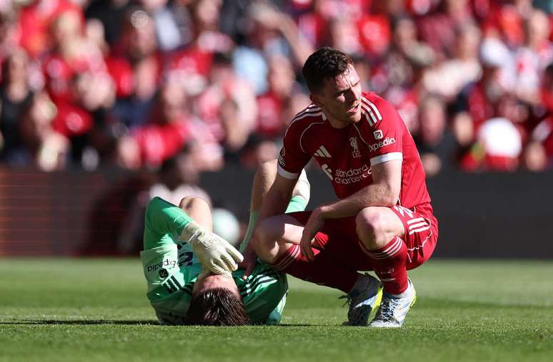 Woodman sofreu gol enquanto reclamava de dores no joelho direito &ndash;