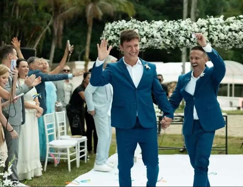 Felipe Suhre se casa com Erick Andrade 