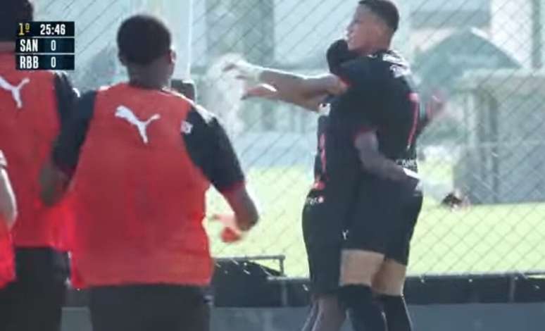 Filipinho brilhou na vit&oacute;ria do Bragantino sobre o Santos, no Brasileir&atilde;o Sub-20 &ndash;