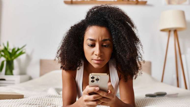 Entre ossos e ar, o som muda e o c&eacute;rebro estranha o que n&atilde;o reconhece &ndash; depositphotos.com / HayDmitriy