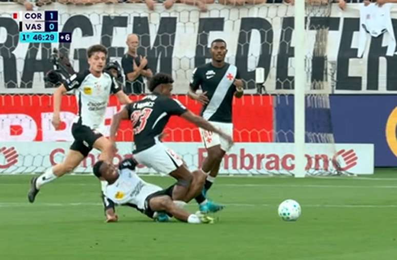 Andr&eacute; foi expulso pela segunda vez em seis jogos desde a chegada de Fernando Diniz ao Corinthians &ndash;