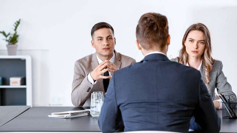 Entre o olhar do outro e a autoconfian&ccedil;a, o Efeito Galateia revela: acreditar em si tamb&eacute;m transforma caminhos &ndash; depositphotos.com / serezniy