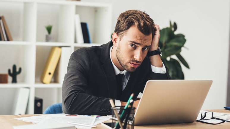 O c&eacute;rebro tende a valorizar o passado mais do que o futuro, o que leva a decis&otilde;es que mant&ecirc;m filmes, projetos ou rela&ccedil;&otilde;es mesmo sem retorno real &ndash; depositphotos.com / AllaSerebrina