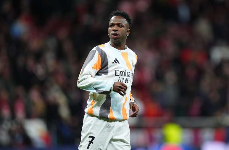 Vinicius &eacute; v&iacute;tima frequente de ataques racistas por parte da torcida colchonera 