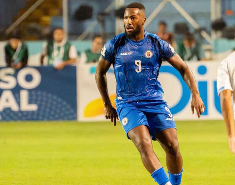 Nazon &eacute; o maior artilheiro da hist&oacute;ria da sele&ccedil;&atilde;o haitiana &ndash;
