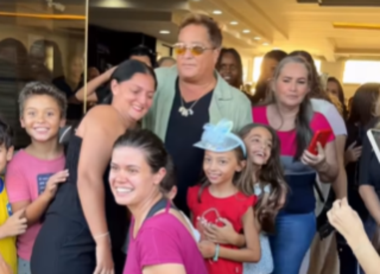 Leonardo atende f&atilde;s em Minas Gerais