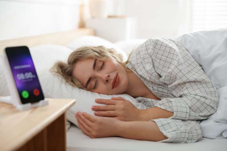 Dormir menos de 6 horas ou mais de 9 horas por noite acelera o envelhecimento 