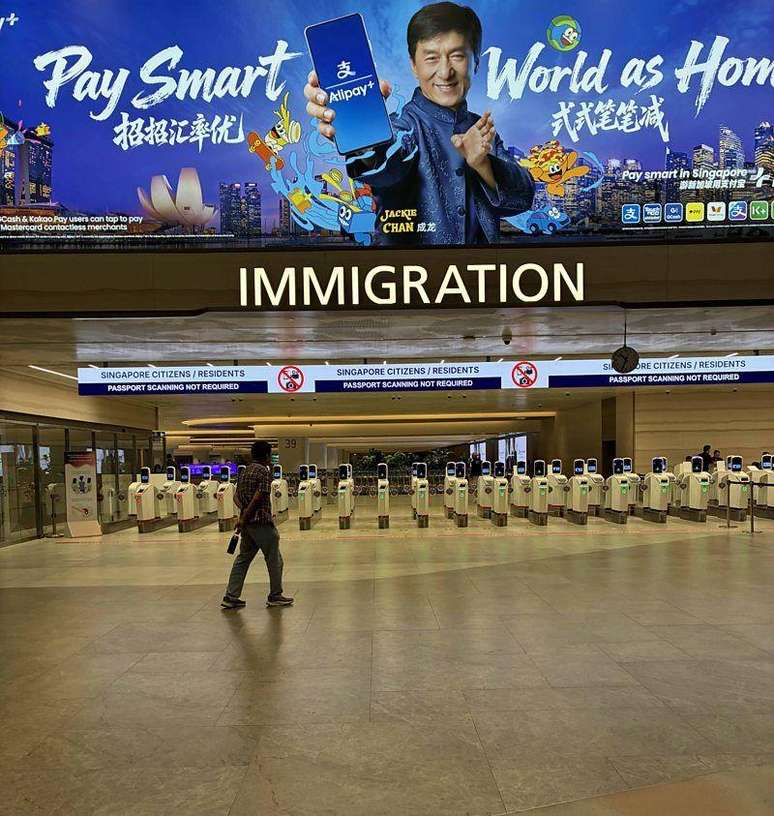 A imigra&ccedil;&atilde;o biom&eacute;trica, sem passaporte, foi adotada em todos os terminais de Changi no final de 2024, ajudando a reduzir o tempo de libera&ccedil;&atilde;o de muitos visitantes