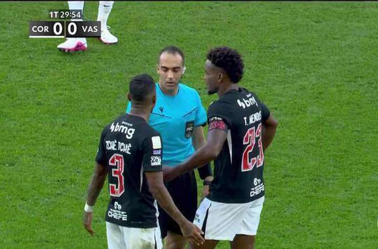 Thiago Mendes reclamou da arbitragem &ndash;