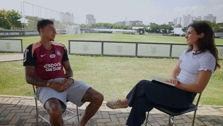 Jesse Lingard em entrevista para Ione Wells, da BBC News