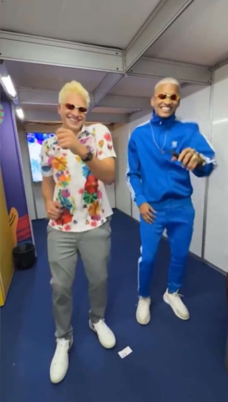 Anderson Neiff, o 'rei do brega-funk', ao lado do ent&atilde;o prefeito da cidade de Recife, Jo&atilde;o Campos (PSB) no carnaval de 2024.