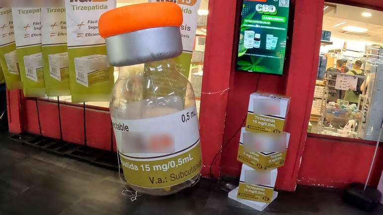 Propagandas em farm&aacute;cias de Ciudad del Este estimulam brasileiros a comprar canetas proibidas de entrar no Brasil