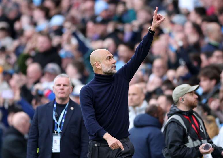 Guardiola comemorando uma vit&oacute;ria do Manchester City 