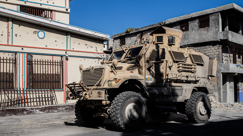 Ve&iacute;culo armado da patrulha Bas Delmas, em Porto Pr&iacute;ncipe, no Haiti, em 12 de fevereiro de 2026