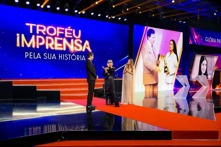 Gl&oacute;ria Pires no Trof&eacute;u Imprensa