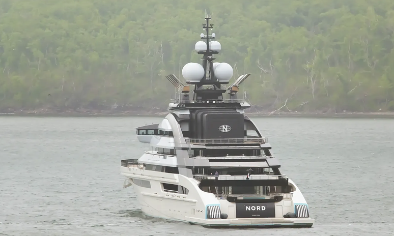 Superiate ligado a bilion&aacute;rio russo atravessou o Estreito do Ormuz, mesmo com bloqueio do Ir&atilde;, no &uacute;ltimo fim de semana