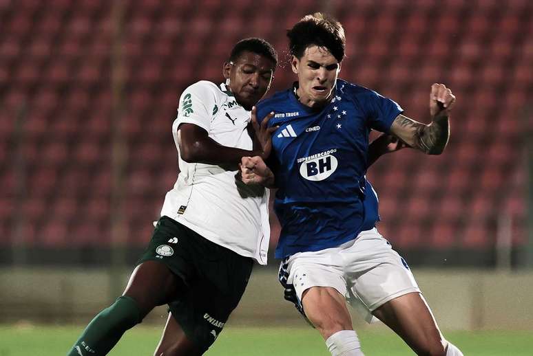 Cruzeiro e Palmeiras mediram for&ccedil;as nesta ter&ccedil;a-feira (28), pelo Brasileir&atilde;o Sub-20 &ndash;