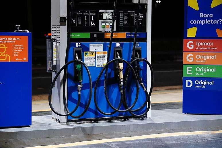 Pre&ccedil;os do combust&iacute;vel subiram mais de 30% desde o final de fevereiro, antes do in&iacute;cio da guerra