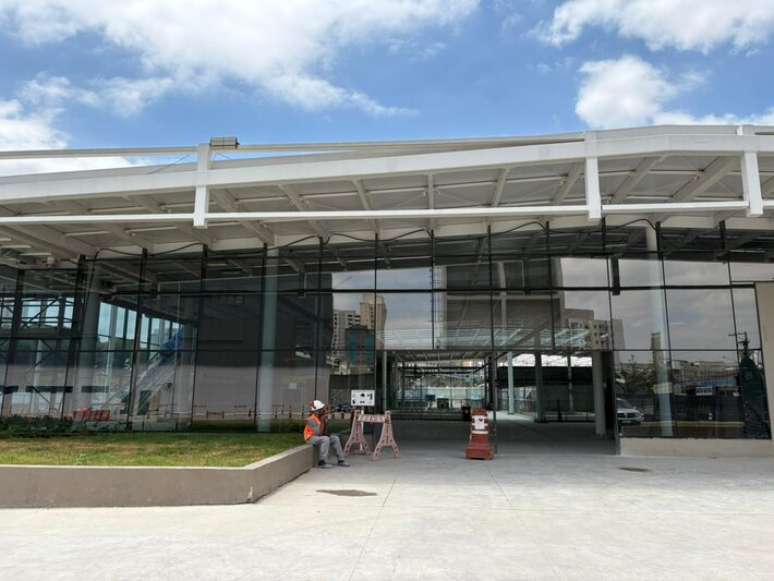 Entrada da esta&ccedil;&atilde;o Santa Marina, da Linha 6-Laranja de metr&ocirc;, na zona norte de S&atilde;o Paulo, em novembro de 2025.