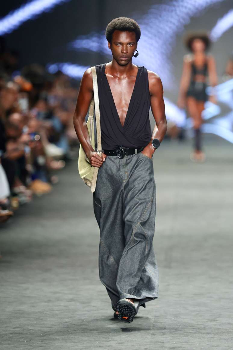 Rafael Fonseca no desfile da Dendezeiro 