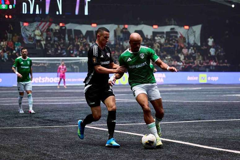 Desimpain vence e dispara na lideran&ccedil;a da Kings League &ndash;