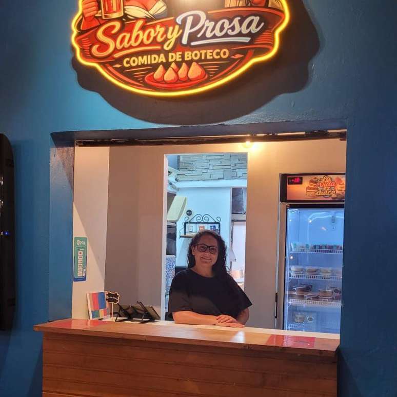 Renata abriu lanchonete em Hernandarias